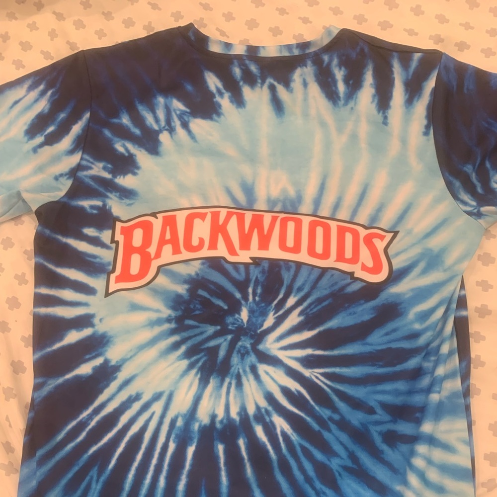 BACKWOODS tie dye shirt, best way to look effortlessly FRESH. Size; Large